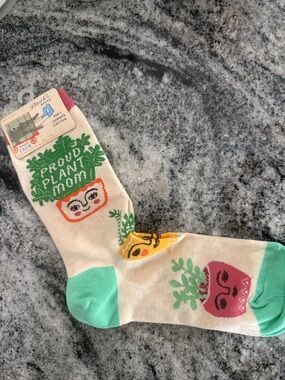 Blue Q Cream 'Plant Mom' Crew Socks with Green Plants and Orange Planter